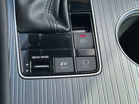 Used 2025 Toyota Sienna XLE image 35