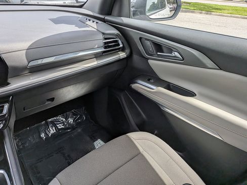 Certified 2025 Chevrolet Traverse LT FWD image 16