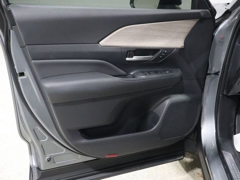 Used 2025 Toyota Grand Highlander FWD image 12