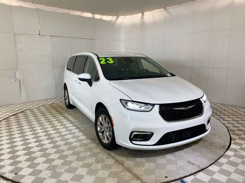 Used 2023 Chrysler Pacifica Touring-L AWD/4WD image 46