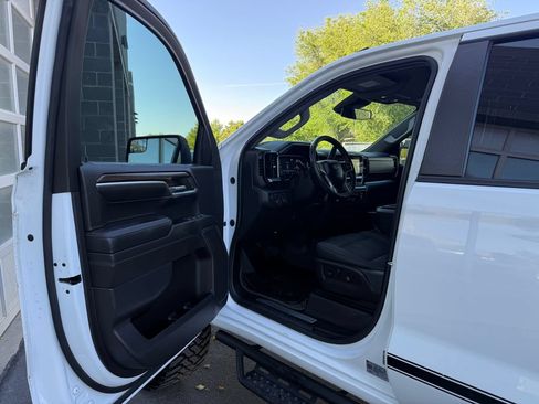 Used 2023 Chevrolet Silverado 1500 RST w/ Z71 Off-Road Package AWD/4WD image 17