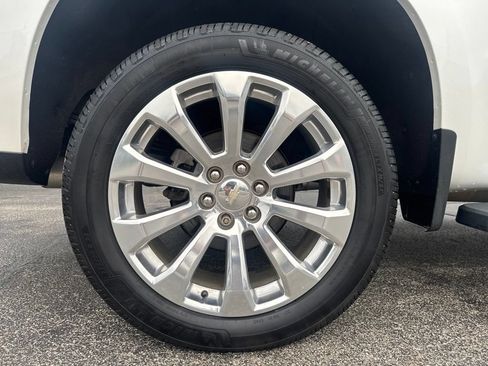 Used 2019 Chevrolet Silverado 1500 High Country w/ Technology Package AWD/4WD image 10