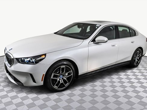 Used 2025 BMW i5 eDrive40i image 4