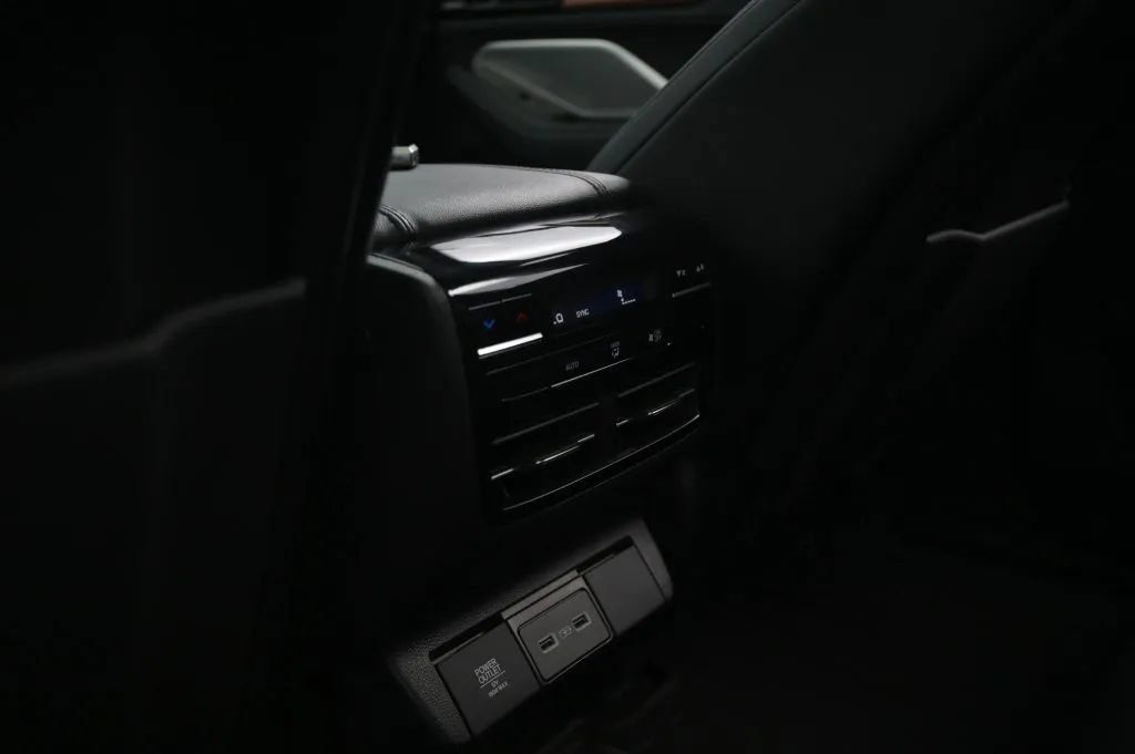 Used 2022 Acura MDX SH-AWD image 46