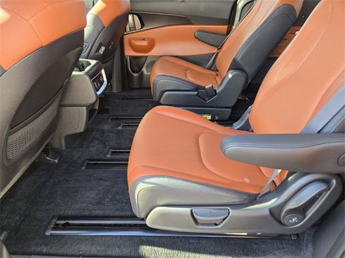 Used 2025 Kia Carnival SX w/ SX Dark Edition Package image 12