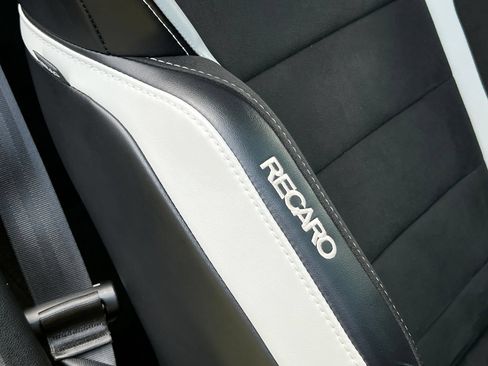 Used 2021 Ford Mustang Shelby GT500 w/ Carbon Fiber Track Pack RWD image 44