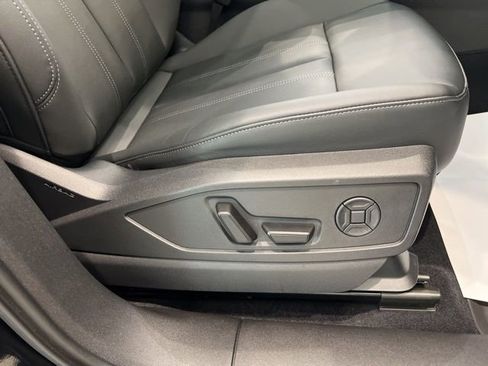 Used 2025 Audi Q5 Premium AWD/4WD image 23