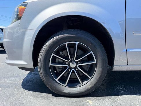 Used 2016 Dodge Grand Caravan SE FWD image 28