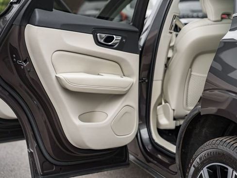 Used 2022 Volvo XC60 T8 Inscription w/ Advanced Package image 36