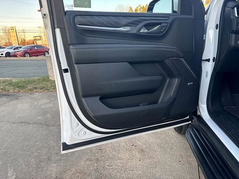 Used 2023 GMC Yukon Denali image 9