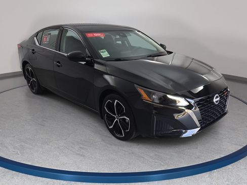 Certified 2025 Nissan Altima 2.5 SR FWD image 3