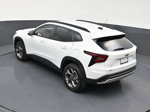 Used 2026 Chevrolet Trax LT image 16