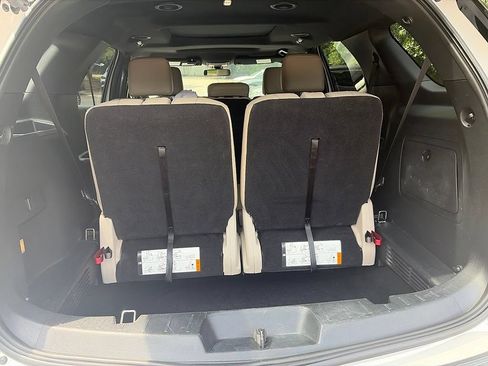 Used 2018 Ford Explorer XLT w/ Equipment Group 202A FWD image 16