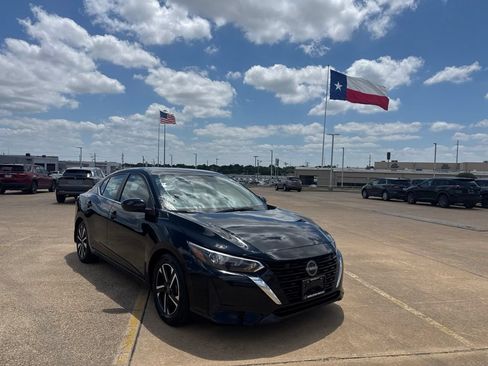 Certified 2025 Nissan Sentra SV FWD image 2