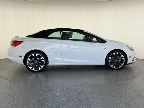 Used 2019 Buick Cascada Premium FWD image 2