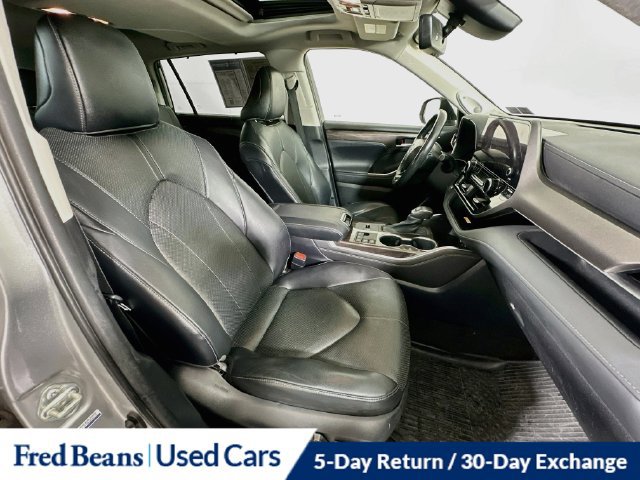 Used 2023 Toyota Highlander Limited AWD/4WD image 37
