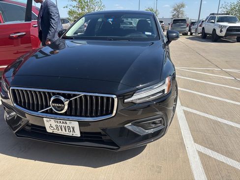 Used 2022 Volvo S60 B5 Inscription image 2