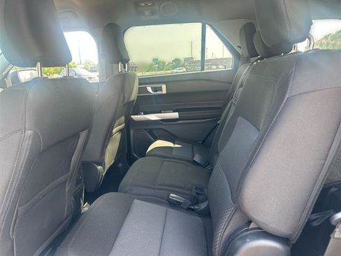 Used 2022 Ford Explorer XLT image 44