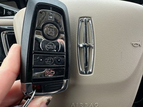 Used 2021 Lincoln Corsair Reserve image 39