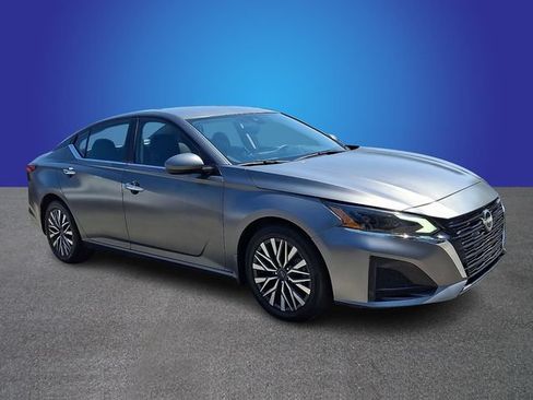 Used 2023 Nissan Altima 2.5 SV FWD image 3
