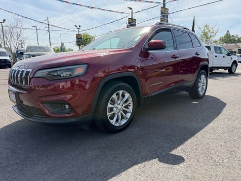 Used 2019 Jeep Cherokee Latitude w/ Popular Appearance Group image 3