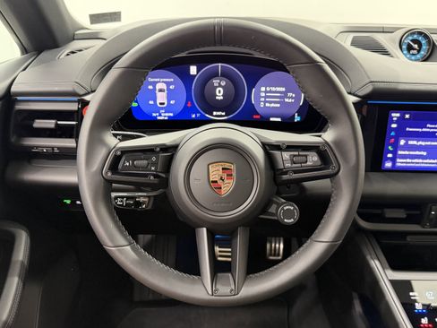 Certified 2025 Porsche Macan 4S Electric AWD/4WD image 44