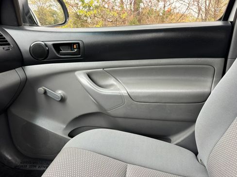 Used 2013 Toyota Tacoma 2WD Regular Cab image 8