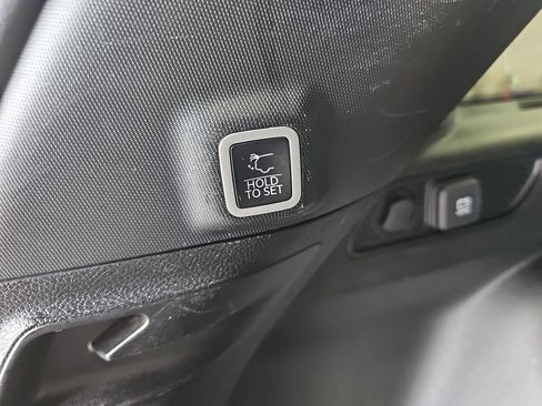 Used 2024 Jeep Grand Cherokee Altitude AWD/4WD image 13