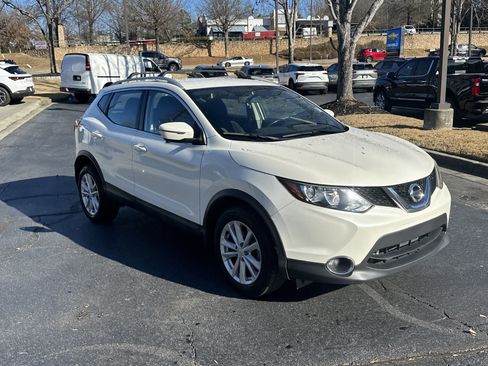 Used 2017 Nissan Rogue Sport SV w/ SV Premium Package image 3