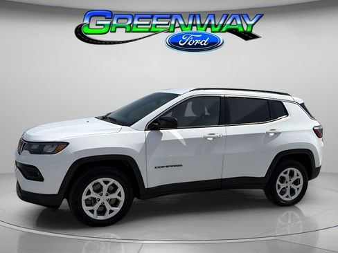 Used 2024 Jeep Compass Latitude AWD/4WD image 1