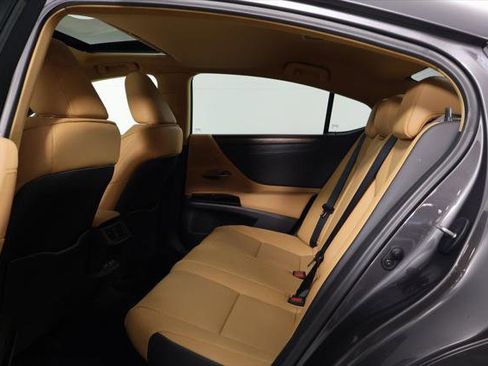 Certified 2025 Lexus ES 300h w/ Premium Package image 11