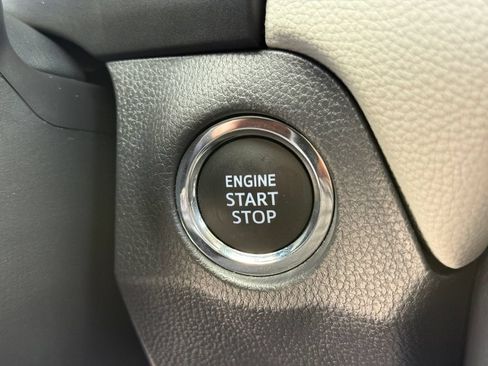 Used 2025 Toyota RAV4 XLE FWD image 29