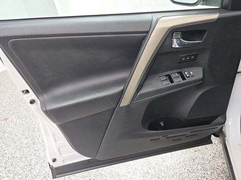 Used 2015 Toyota RAV4 Limited image 23