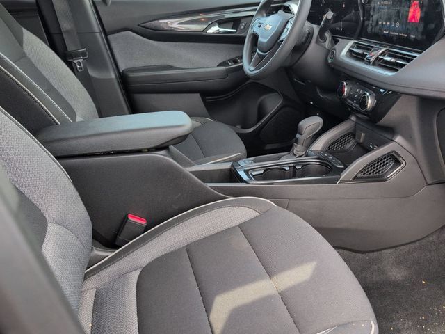 Used 2025 Chevrolet TrailBlazer LT w/ Driver Confidence Package FWD image 18