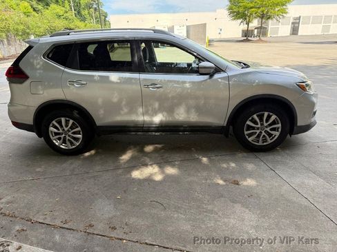 Used 2018 Nissan Rogue SV FWD image 4