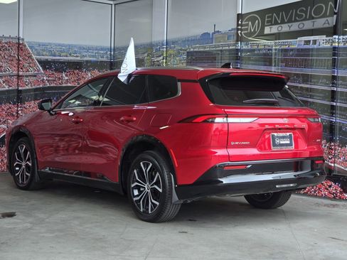 Used 2025 Toyota Crown Signia image 6