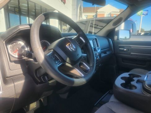 Used 2022 RAM 1500 Classic SLT image 18