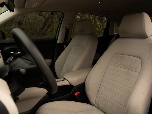 Certified 2025 Honda HR-V LX image 17