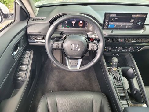 Used 2025 Honda Accord Touring image 11