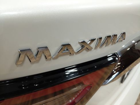 Used 2023 Nissan Maxima SV w/ Floor Mat Group FWD image 12