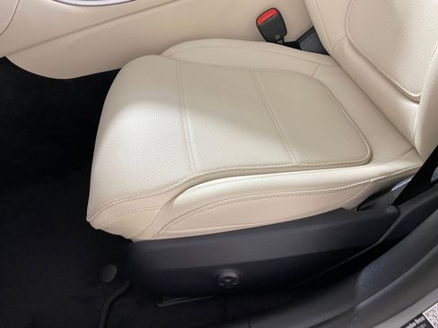 Used 2026 Mercedes-Benz C 300 4MATIC Sedan image 13