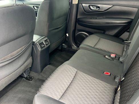 Used 2019 Nissan Rogue SV image 9