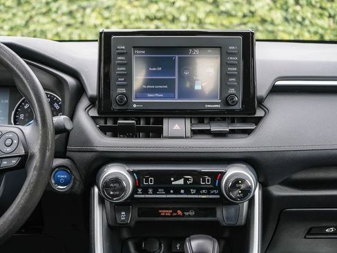 Used 2022 Toyota RAV4 XLE AWD/4WD image 13
