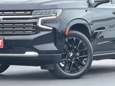 Used 2023 Chevrolet Suburban Premier RWD image 2