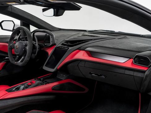 Used 2025 Lamborghini Revuelto image 33