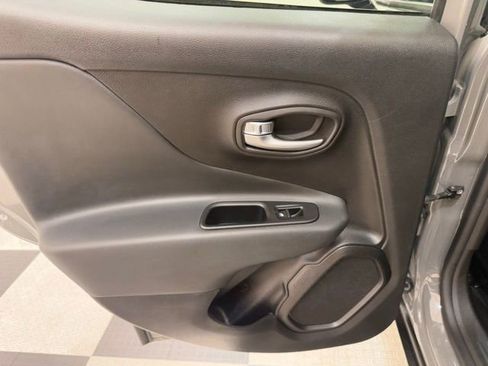 Used 2019 Jeep Renegade Altitude w/ Quick Order Package 22M image 15