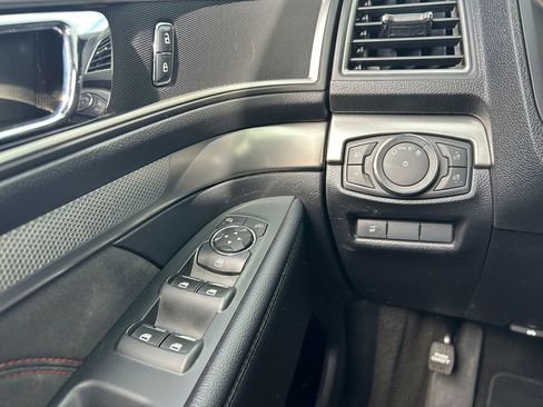 Used 2018 Ford Explorer XLT w/ Equipment Group 202A FWD image 19
