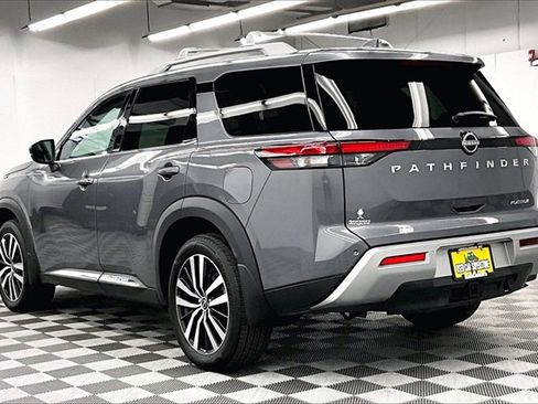 Used 2025 Nissan Pathfinder Platinum image 2