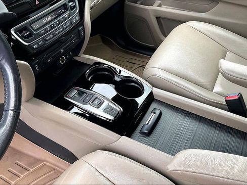 Used 2018 Honda Pilot Touring image 15