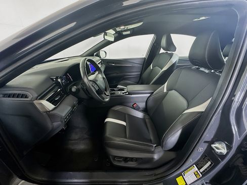 Used 2025 Toyota Camry SE image 13